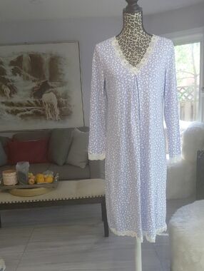 100% Cotton Lavender Lace-Trim Long Sleeve Nightgown